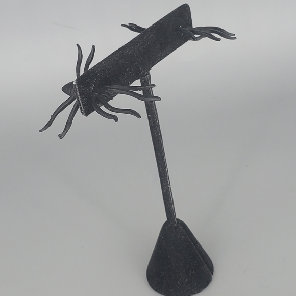 Halloween Goth Black Spider Earrings and Zara Black Feather Necklace - Picture 7 of 9